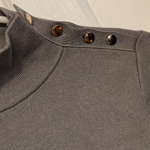 NWT Ann Taylor SHOULDER BUTTON TURTLENECK SWEATER IN HEATHER SLEEK SILVER - Picture 3 of 3